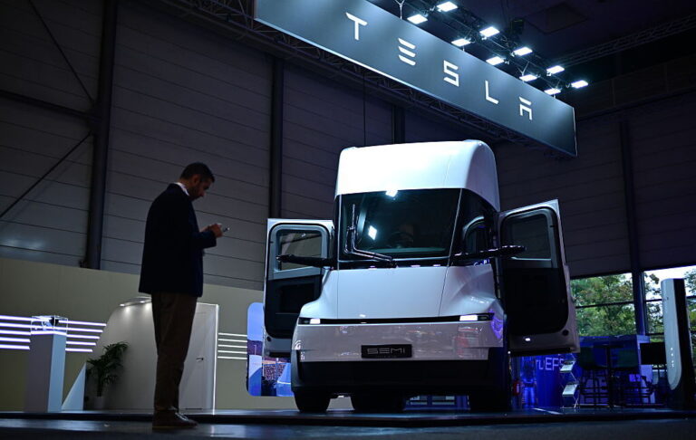Tesla’s big electric truck faces an even bigger infrastructure challenge